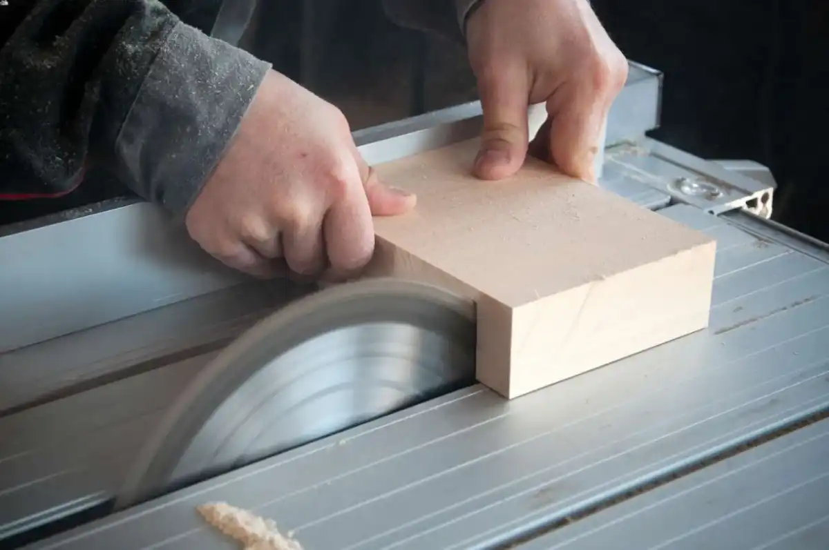 Taglio legno di precisione - Guida per tetti e ristrutturazioni